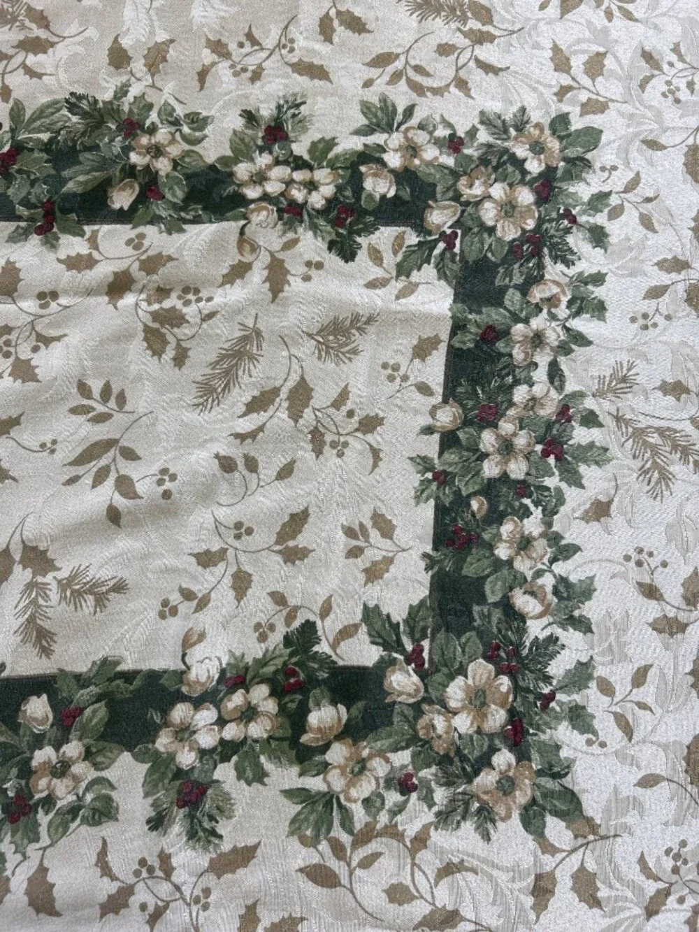 Vtg Christmas Magnolia Holly Tablecloth Rectangular 58